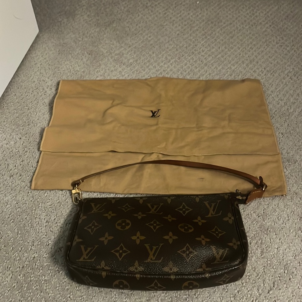 Louis Vuitton Pochette